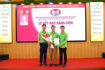 Chi bộ Trung tâm chăm sóc phục vụ nông dân Việt Nam kết nạp đảng viên mới