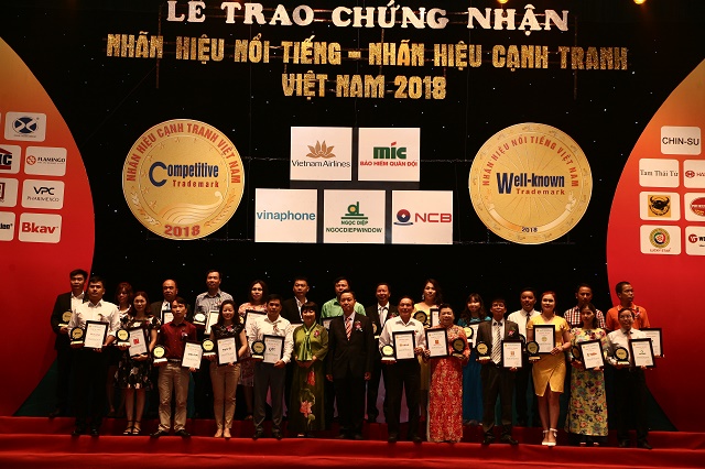 “Top 100 Nhãn hiệu nổi tiếng - Nhãn hiệu cạnh tranh Việt Nam” 1
