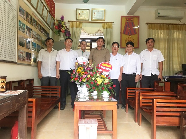 vùng Thanh Hóa I tặng hoa chúc mừng Hội nông dântỉnh Thanh Hóa