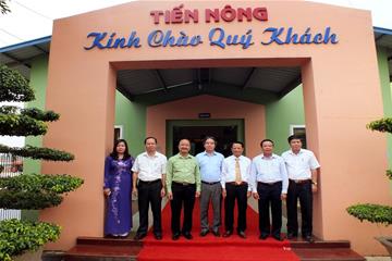 Thống đốc ngân hàng nhà nước Nguyễn Văn Bình cùng lãnh đạo tỉnh Thanh Hóa đến thăm và làm việc tại Tiến Nông