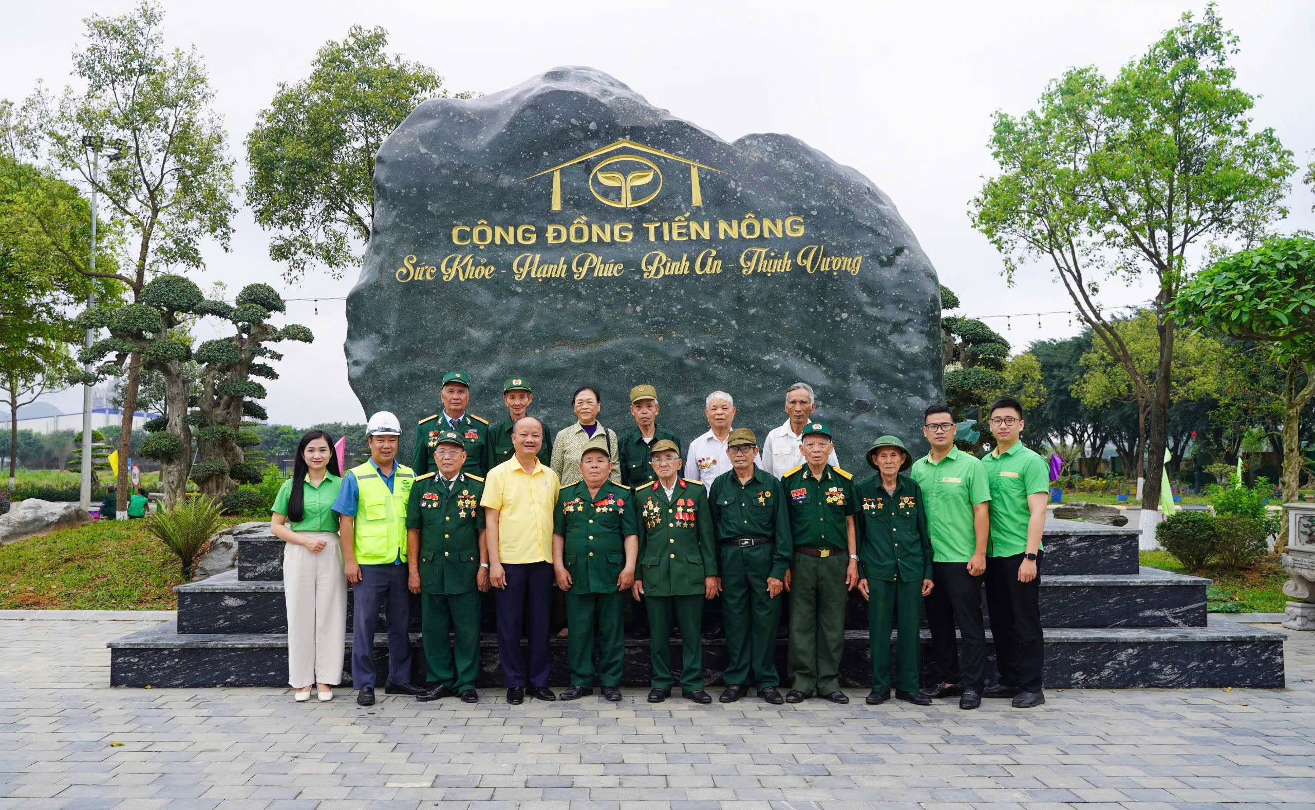 TIẾN NÔNG ĐÓN TIẾP ĐOÀN CỰU CHIẾN BINH THÀNH CỔ QUẢNG TRỊ