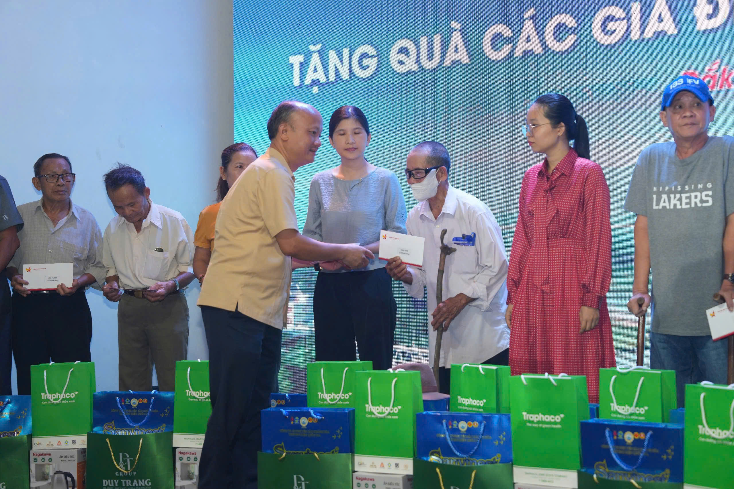 Doanh nhân Nguyễn Hồng Phong tham gia hành trình tri ân – thắp sáng niềm tin 2026, Tiến Nông trao tặng nhà tình nghĩa tại Đắk Lắk